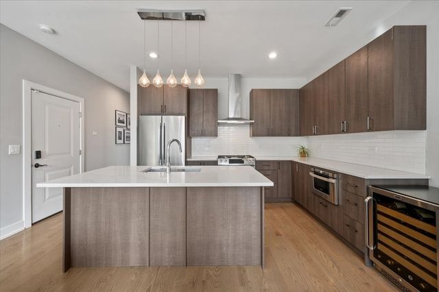 2730 W Armitage Avenue 3E, Chicago, IL 60647