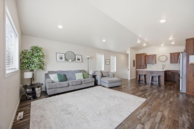 709 1st Avenue, Horace, ND 58047