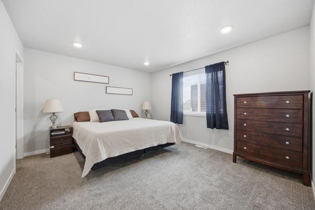 709 1st Avenue, Horace, ND 58047