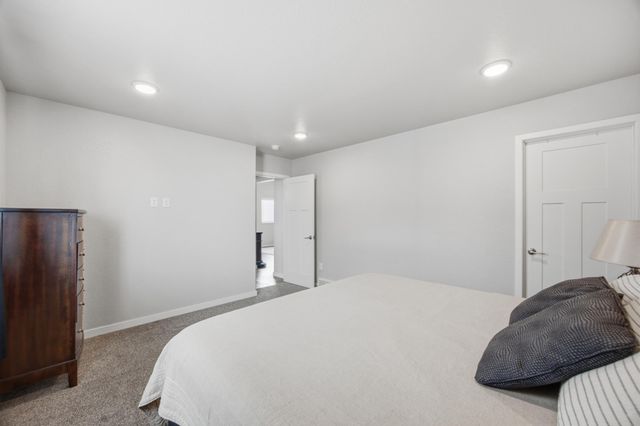 709 1st Avenue, Horace, ND 58047