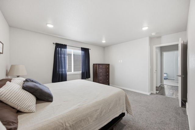 709 1st Avenue, Horace, ND 58047