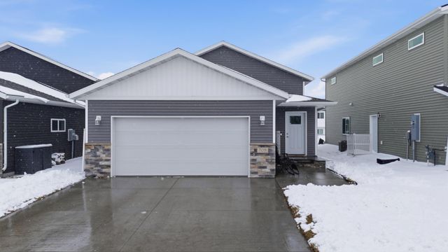 709 1st Avenue, Horace, ND 58047