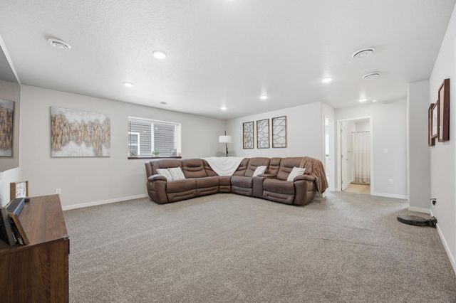 709 1st Avenue, Horace, ND 58047