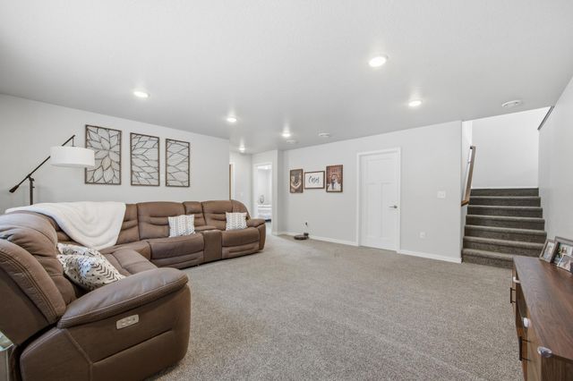 709 1st Avenue, Horace, ND 58047