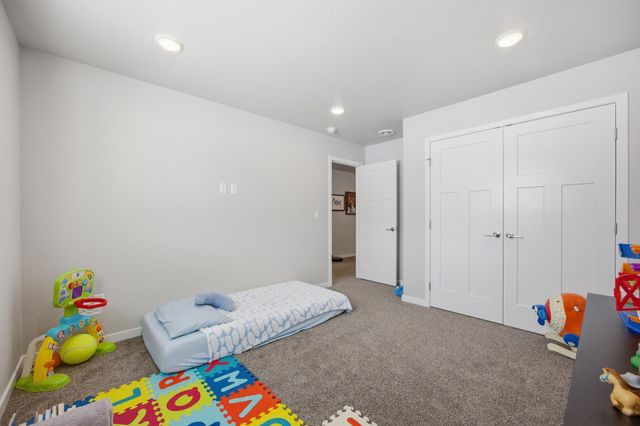 709 1st Avenue, Horace, ND 58047