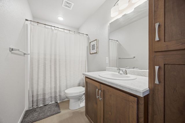 709 1st Avenue, Horace, ND 58047