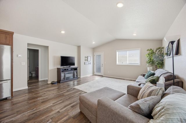 709 1st Avenue, Horace, ND 58047