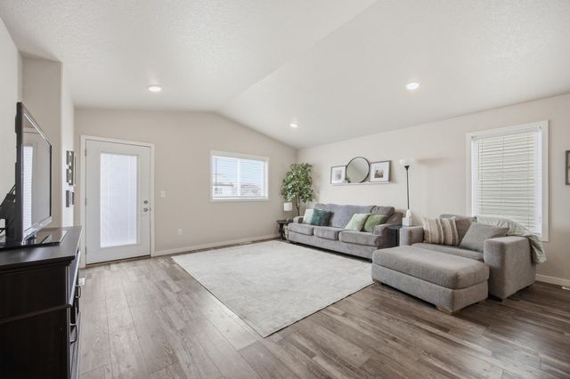 709 1st Avenue, Horace, ND 58047