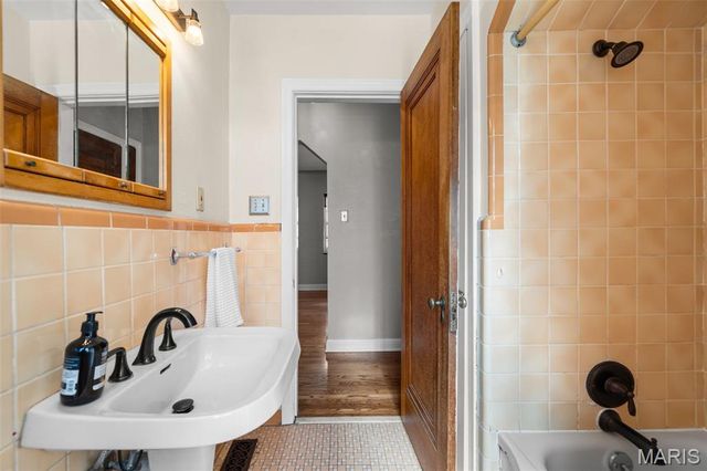 5716 Winona Avenue, St Louis, MO 63109