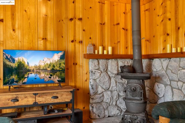 25488 Rebekah Rd, Long Barn, CA 95335