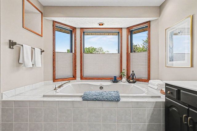 55020 Colonial Ridge Drive, Bristol, IN 46507