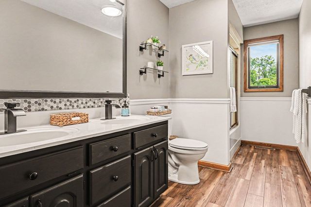 55020 Colonial Ridge Drive, Bristol, IN 46507