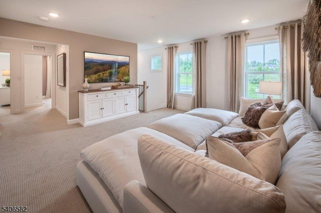 22 Whitaker Ln, Far Hills Boro, NJ 07931