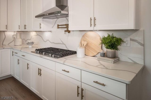 22 Whitaker Ln, Far Hills Boro, NJ 07931