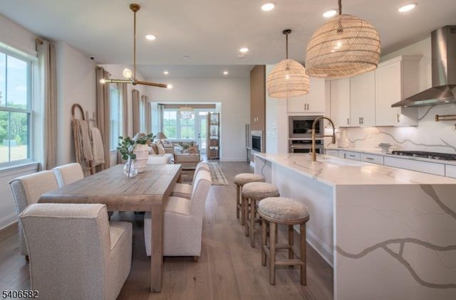 22 Whitaker Ln, Far Hills Boro, NJ 07931