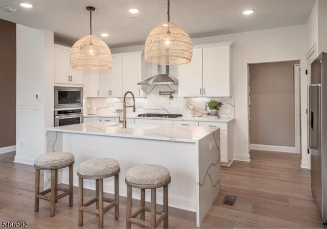 22 Whitaker Ln, Far Hills Boro, NJ 07931