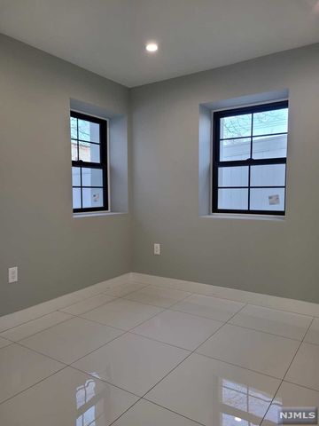 284 Glenwood Avenue, Leonia, NJ 07605