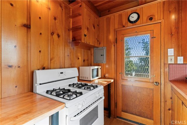 612 Rose Lane, Twin Peaks, CA 92391
