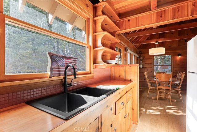612 Rose Lane, Twin Peaks, CA 92391