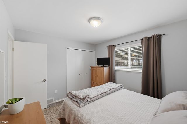 5011 Rockdale Court, Sterling Heights, MI 48310