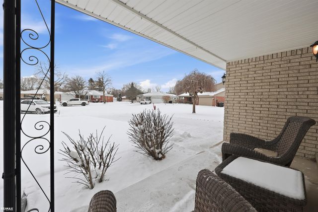 5011 Rockdale Court, Sterling Heights, MI 48310