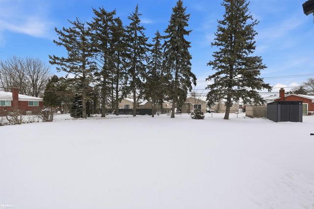 5011 Rockdale Court, Sterling Heights, MI 48310