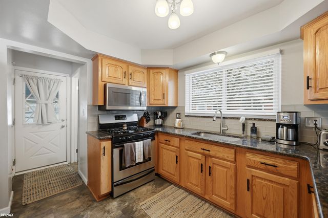 5011 Rockdale Court, Sterling Heights, MI 48310