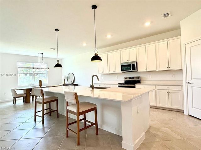 9291 Aqua Overlook CT, Lehigh Acres, FL 33936