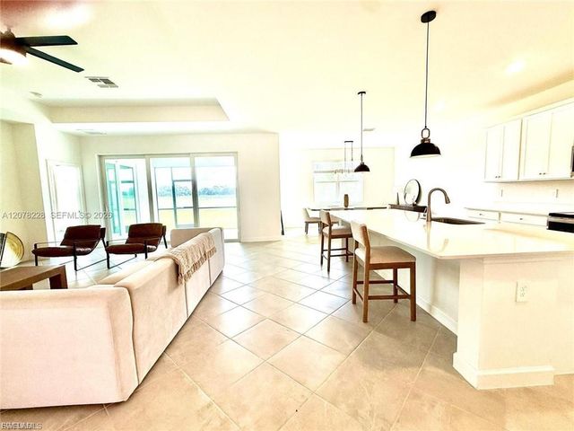 9291 Aqua Overlook CT, Lehigh Acres, FL 33936