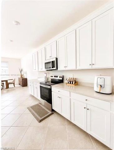 9291 Aqua Overlook CT, Lehigh Acres, FL 33936