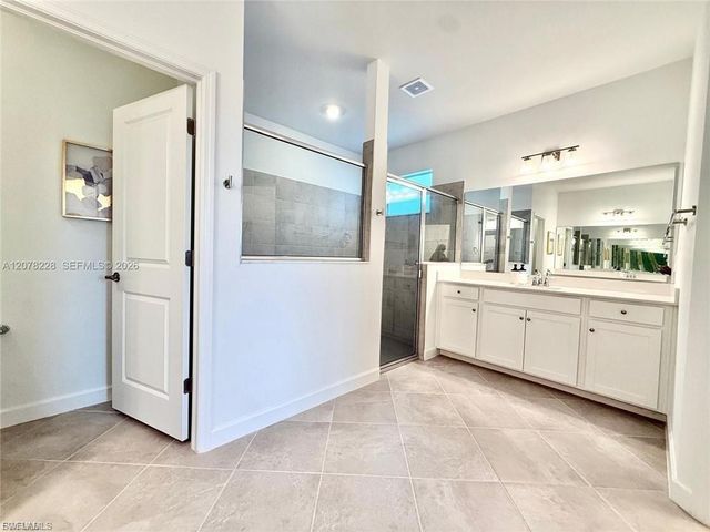 9291 Aqua Overlook CT, Lehigh Acres, FL 33936