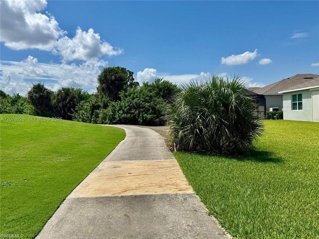 9291 Aqua Overlook CT, Lehigh Acres, FL 33936