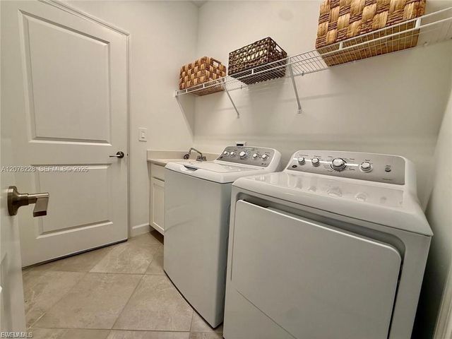 9291 Aqua Overlook CT, Lehigh Acres, FL 33936