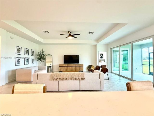 9291 Aqua Overlook CT, Lehigh Acres, FL 33936