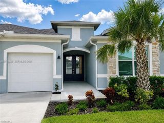 9291 Aqua Overlook CT, Lehigh Acres, FL 33936