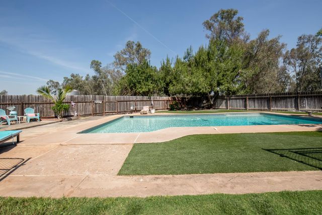 37715 Cloverleaf Avenue, Madera, CA 93636