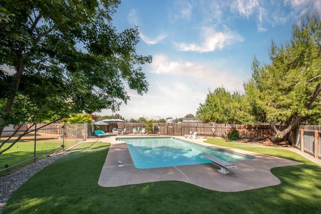 37715 Cloverleaf Avenue, Madera, CA 93636