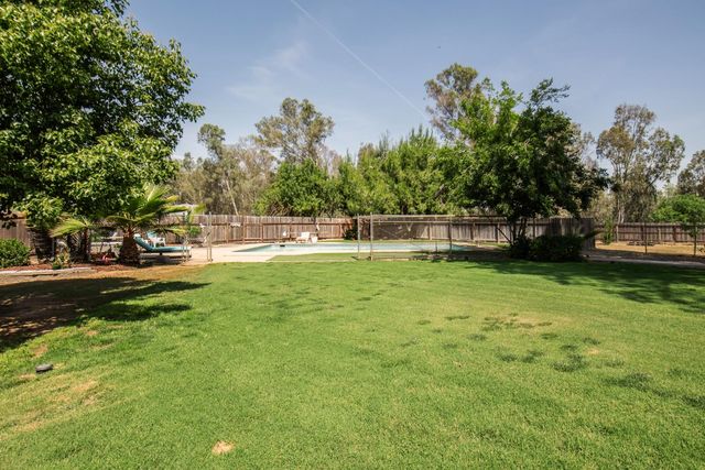 37715 Cloverleaf Avenue, Madera, CA 93636