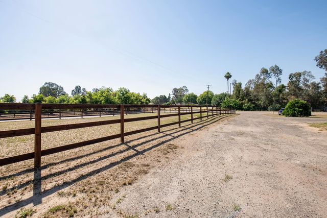 37715 Cloverleaf Avenue, Madera, CA 93636