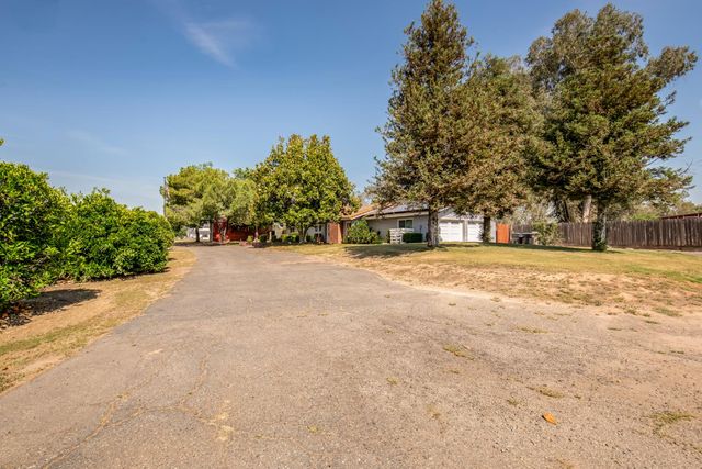 37715 Cloverleaf Avenue, Madera, CA 93636