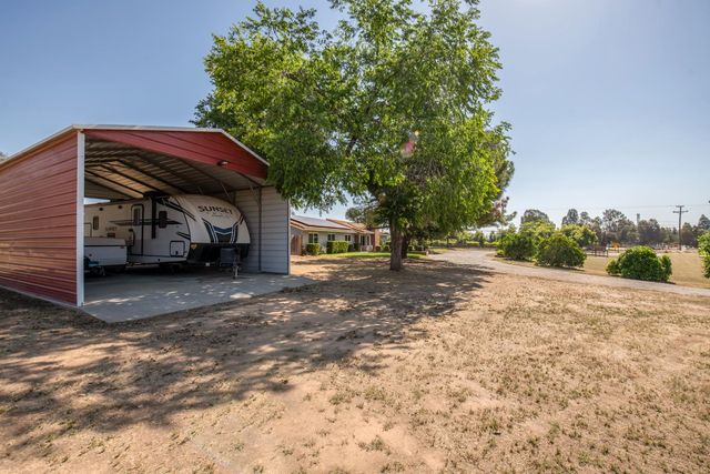37715 Cloverleaf Avenue, Madera, CA 93636