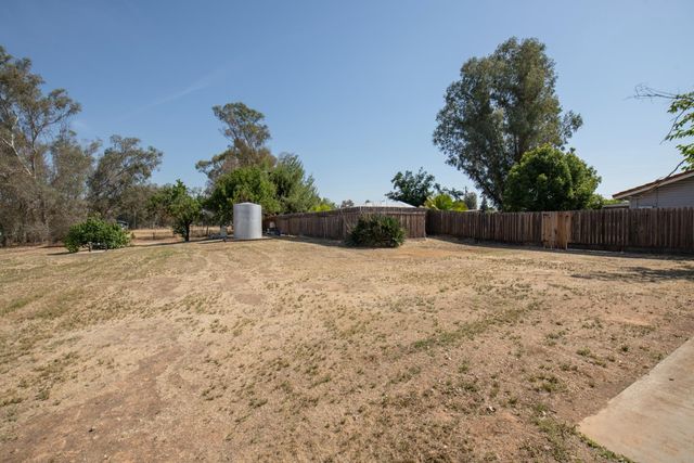 37715 Cloverleaf Avenue, Madera, CA 93636