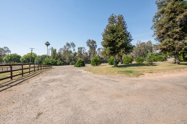 37715 Cloverleaf Avenue, Madera, CA 93636