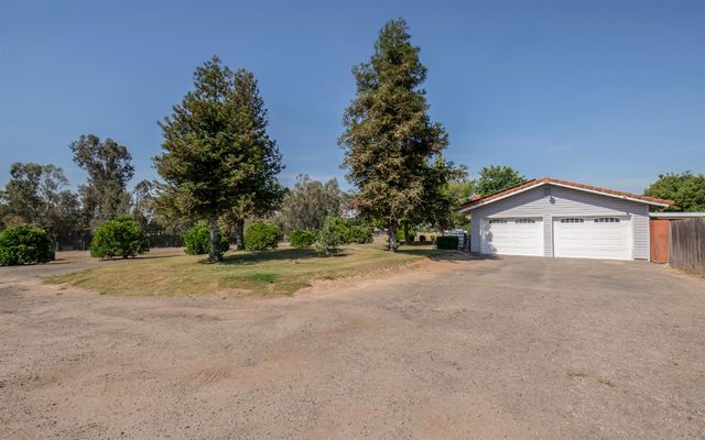 37715 Cloverleaf Avenue, Madera, CA 93636