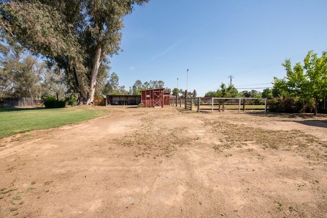 37715 Cloverleaf Avenue, Madera, CA 93636