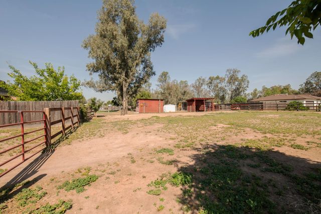 37715 Cloverleaf Avenue, Madera, CA 93636
