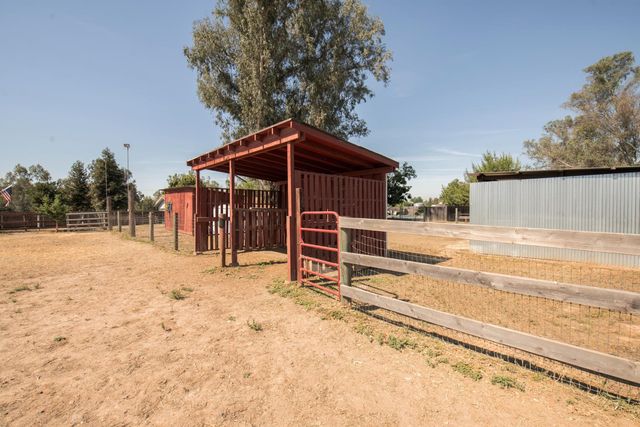 37715 Cloverleaf Avenue, Madera, CA 93636