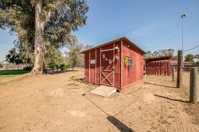 37715 Cloverleaf Avenue, Madera, CA 93636