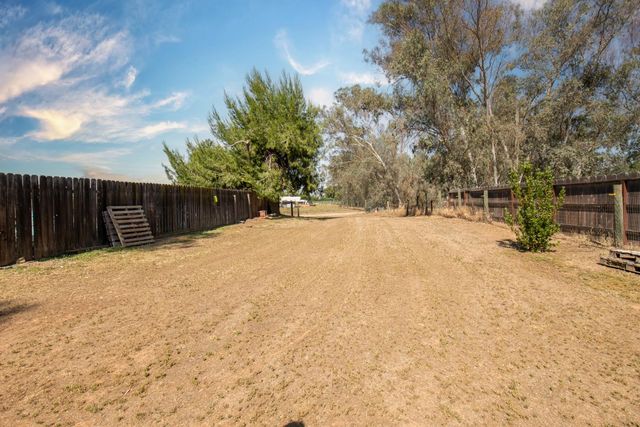 37715 Cloverleaf Avenue, Madera, CA 93636