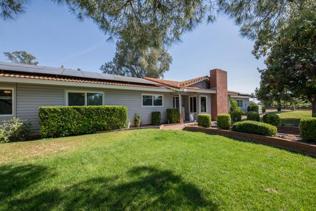 37715 Cloverleaf Avenue, Madera, CA 93636